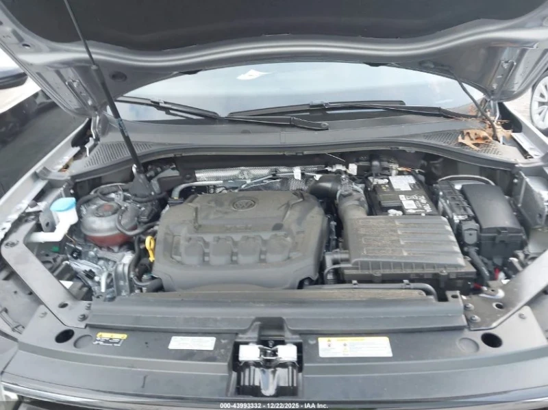 VW Tiguan 2.0T S, снимка 9 - Автомобили и джипове - 53200171