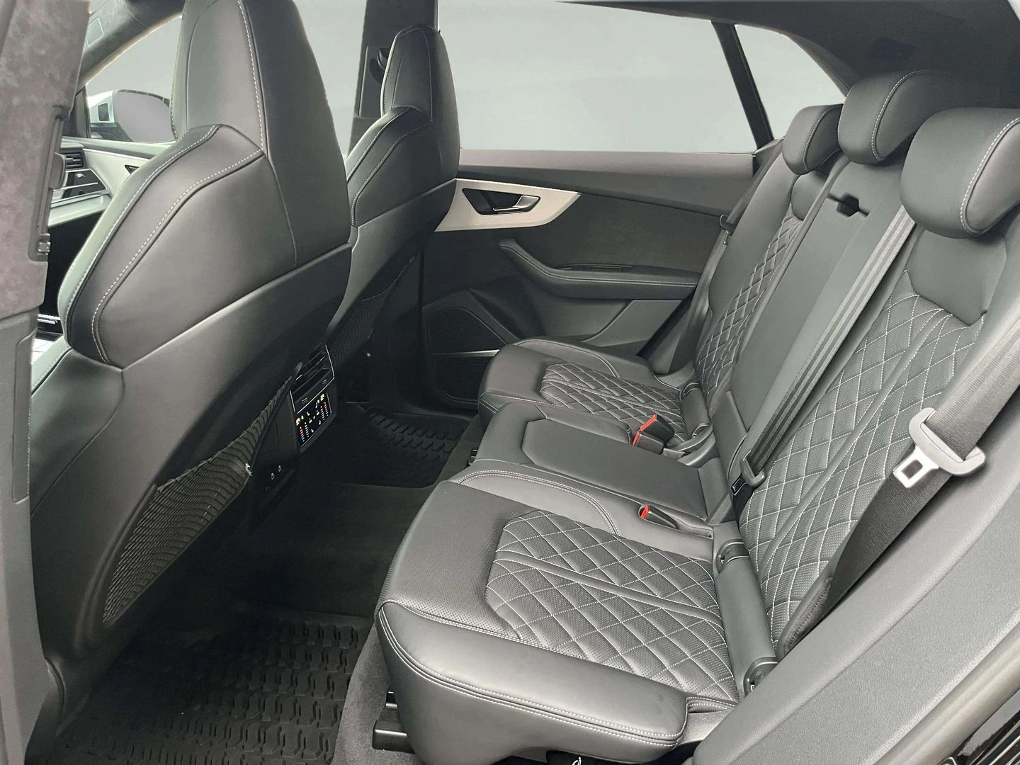 Audi SQ8 TFSI quattro - изображение 7