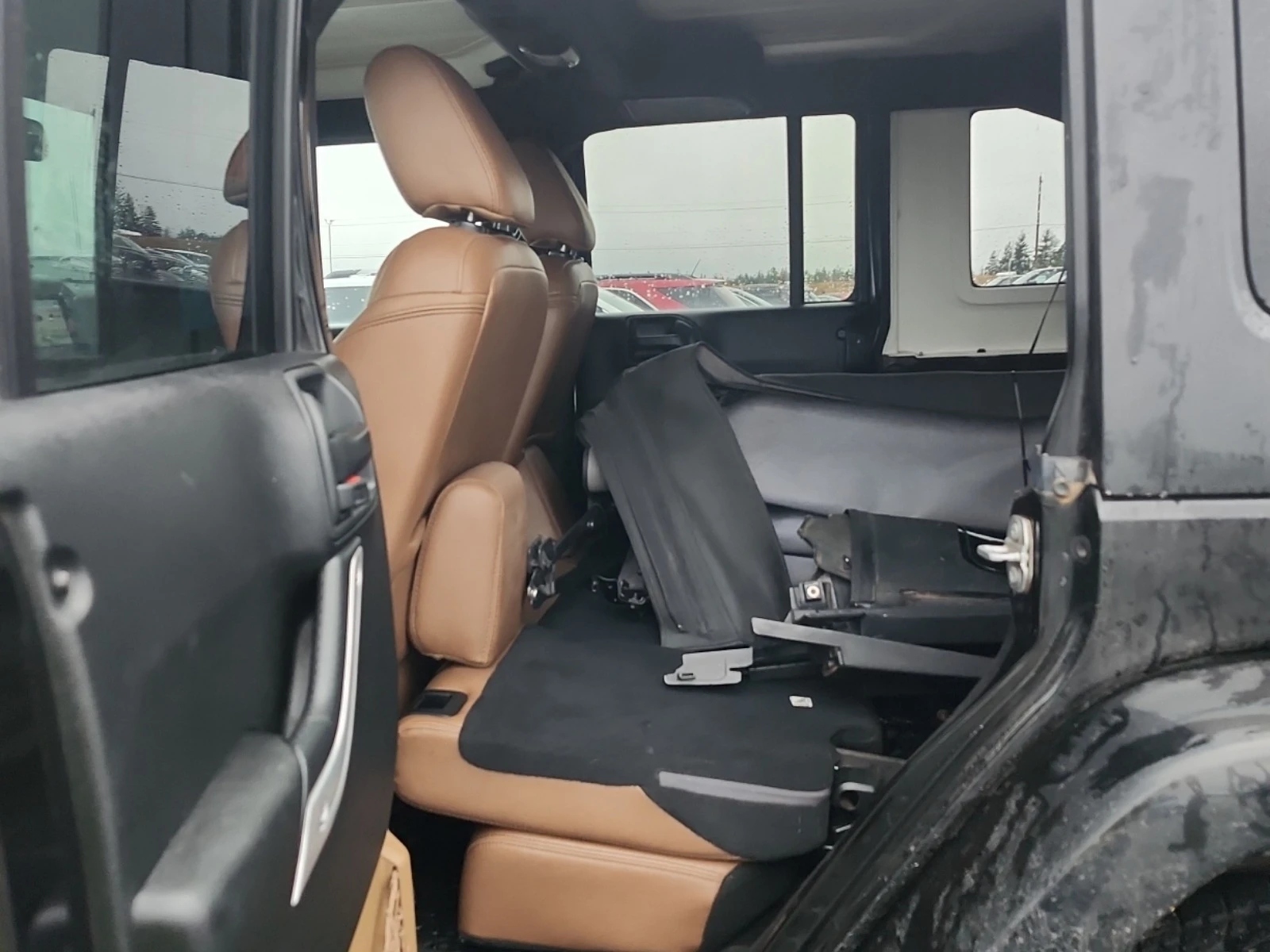 Jeep Wrangler * * UNLIMITED SAHARA* * AWD* * CARFAX* *  - изображение 9