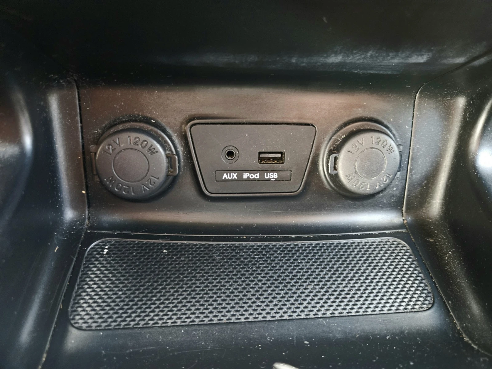 Hyundai IX35 1.7 CRDi, снимка 11 - Автомобили и джипове - 53720103