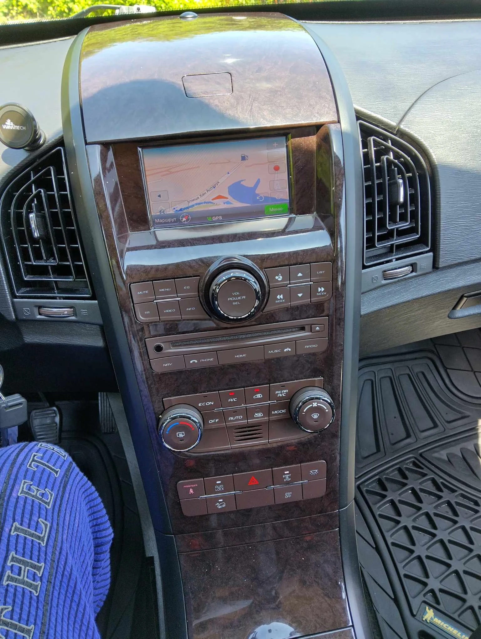 Mahindra XUV 500, снимка 14 - Автомобили и джипове - 53760520