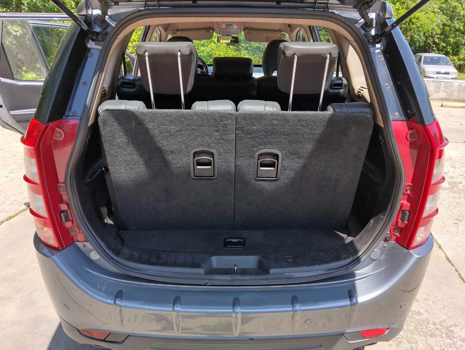 Mahindra XUV 500, снимка 5 - Автомобили и джипове - 53760520