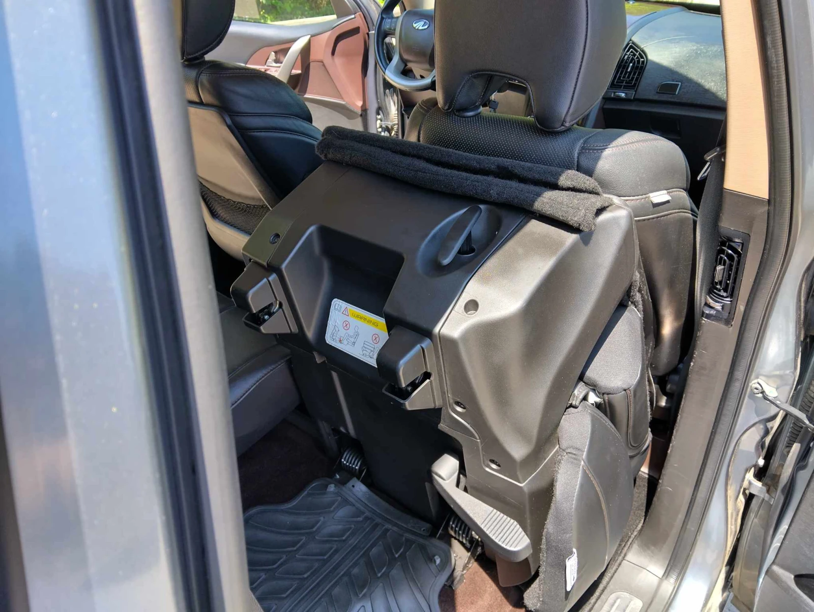 Mahindra XUV 500, снимка 15 - Автомобили и джипове - 53760520