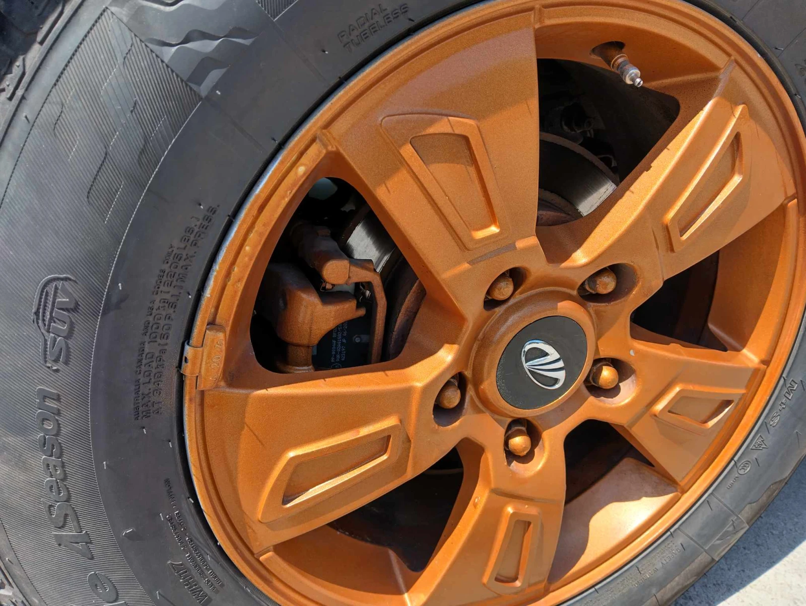 Mahindra XUV 500, снимка 10 - Автомобили и джипове - 53760520