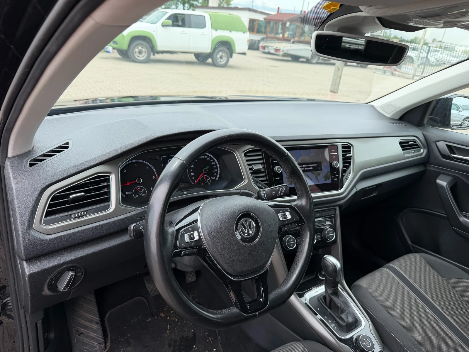 VW T-Roc 2.0TDI 4MOTION AVTOMAT/NAVI EURO 6, снимка 12 - Автомобили и джипове - 54471919