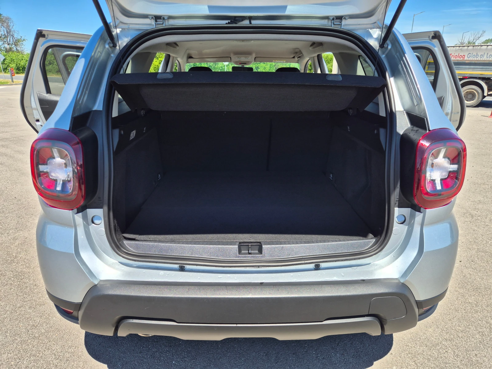 Dacia Duster 1.5 DCI 4x4 M/T, снимка 11 - Автомобили и джипове - 54718850