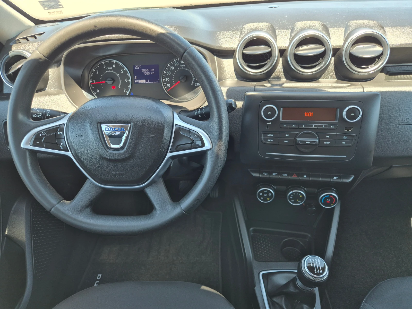 Dacia Duster 1.5 DCI 4x4 M/T, снимка 14 - Автомобили и джипове - 54718850
