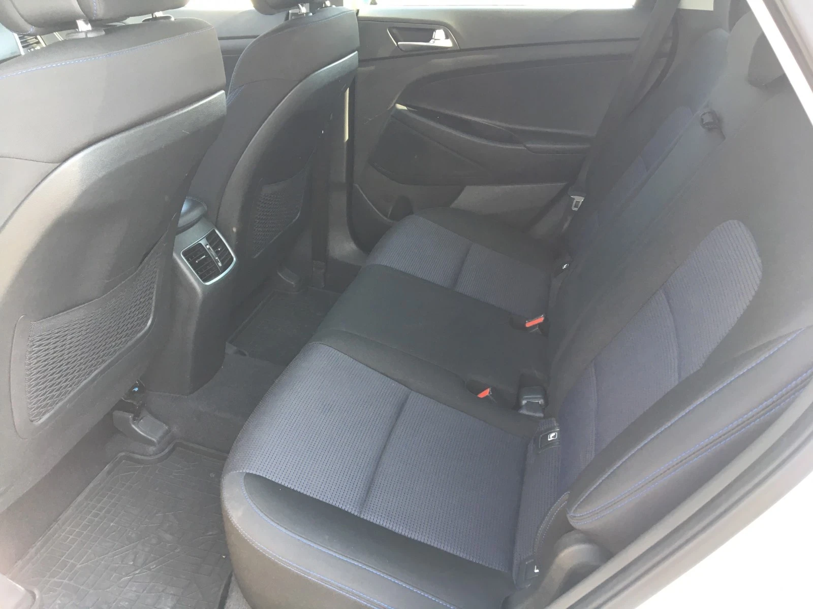 Hyundai Tucson 1.6 i Швейцария , снимка 13 - Автомобили и джипове - 55334965
