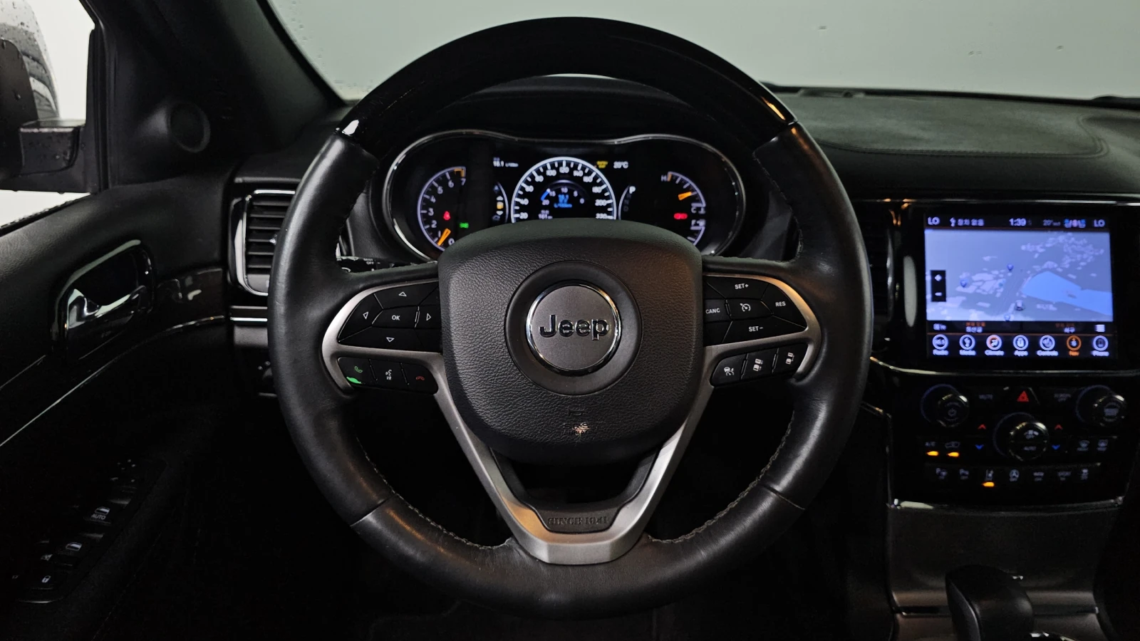 Jeep Grand cherokee OVERLAND ' DISTRONIC ' ОБДУХ, снимка 13 - Автомобили и джипове - 55903421