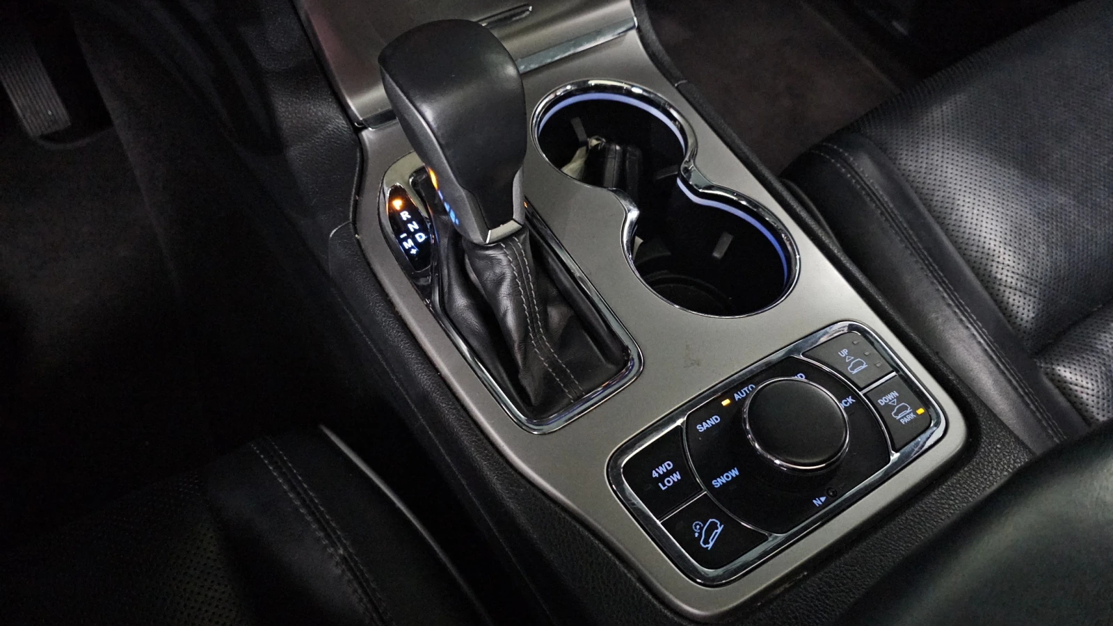 Jeep Grand cherokee OVERLAND ' DISTRONIC ' ОБДУХ, снимка 9 - Автомобили и джипове - 55903421