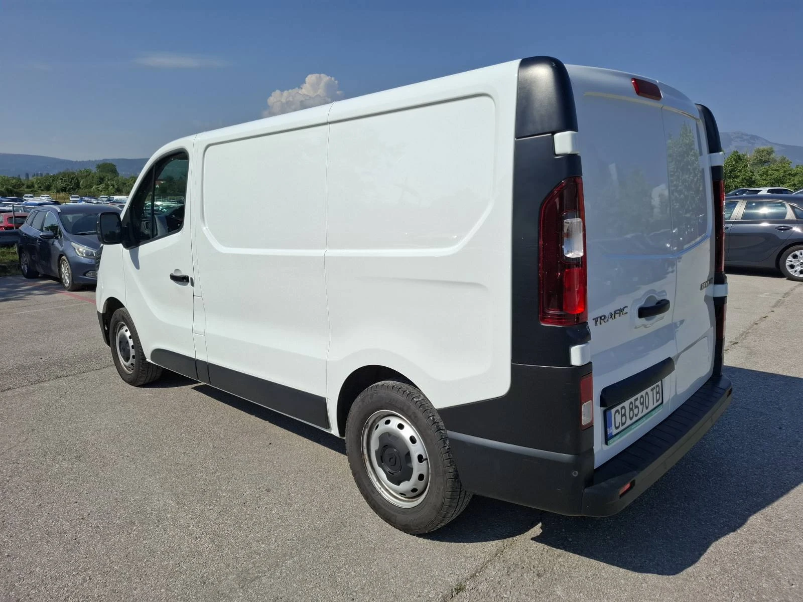 Renault Trafic 2.0 dci, снимка 6 - Бусове и автобуси - 56463845
