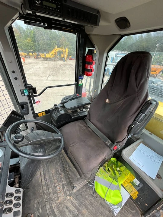 Челен товарач Komatsu WA380-8 - изображение 5