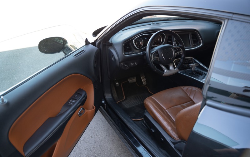 Dodge Challenger SRT Hemi 6.4, снимка 14 - Автомобили и джипове - 44422391