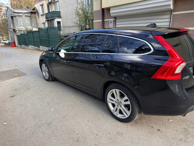 Volvo V60 2.0 D3, снимка 5 - Автомобили и джипове - 48032740