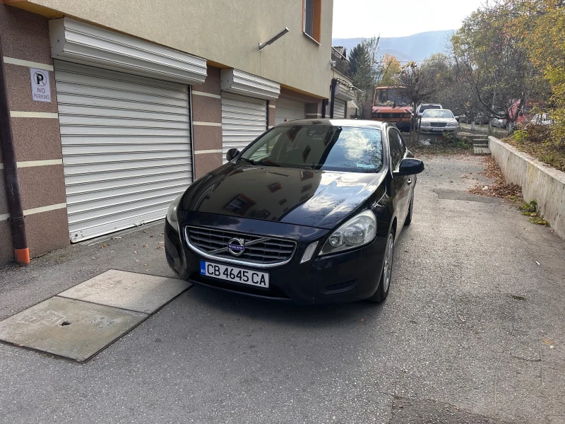 Volvo V60 2.0 D3, снимка 2 - Автомобили и джипове - 48032740