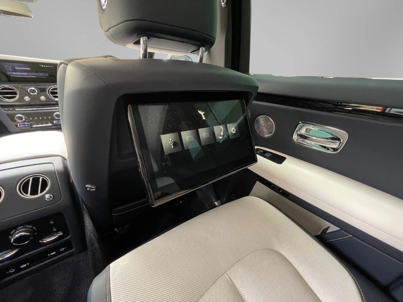 Rolls-Royce Ghost SERIES II/ FACELIFT/ BESPOKE/ STARLIGHT/ TV/ , снимка 16 - Автомобили и джипове - 50444986
