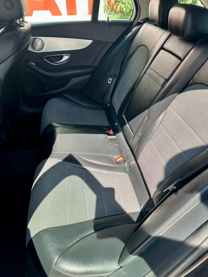 Mercedes-Benz C 300, снимка 12 - Автомобили и джипове - 52406173