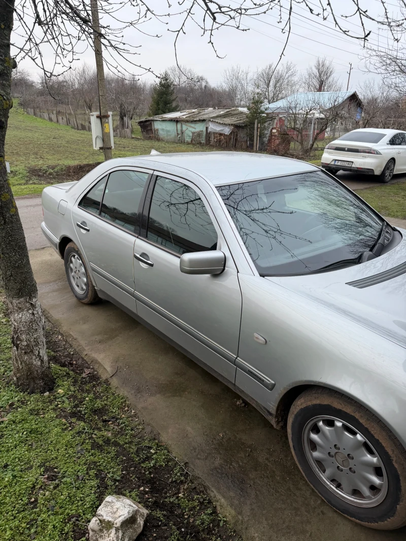 Mercedes-Benz E 250 ., снимка 4 - Автомобили и джипове - 53448215