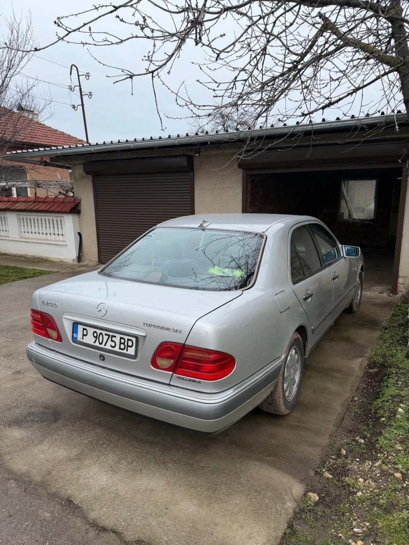 Mercedes-Benz E 250 .