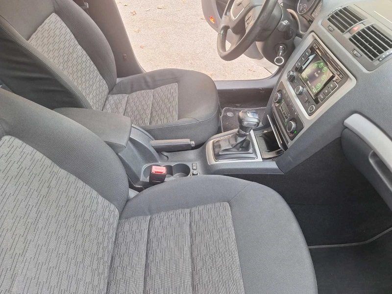Skoda Octavia 1.6 TDI DSG AUTOMAT , снимка 10 - Автомобили и джипове - 53508552