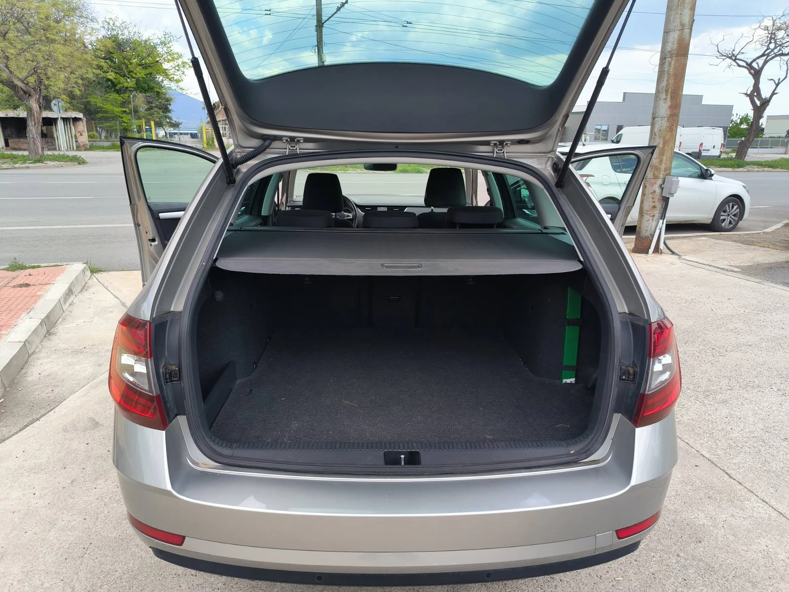 Skoda Octavia 1.4i-G-tec-Navi-107.000km-6sk-Euro-6B - изображение 10