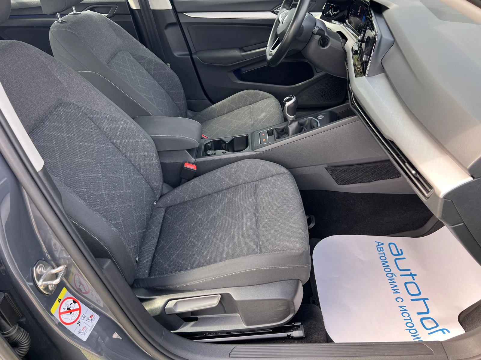 VW Golf Life/1.5e-TSI/150k.c./6MT/Гаранция - изображение 10