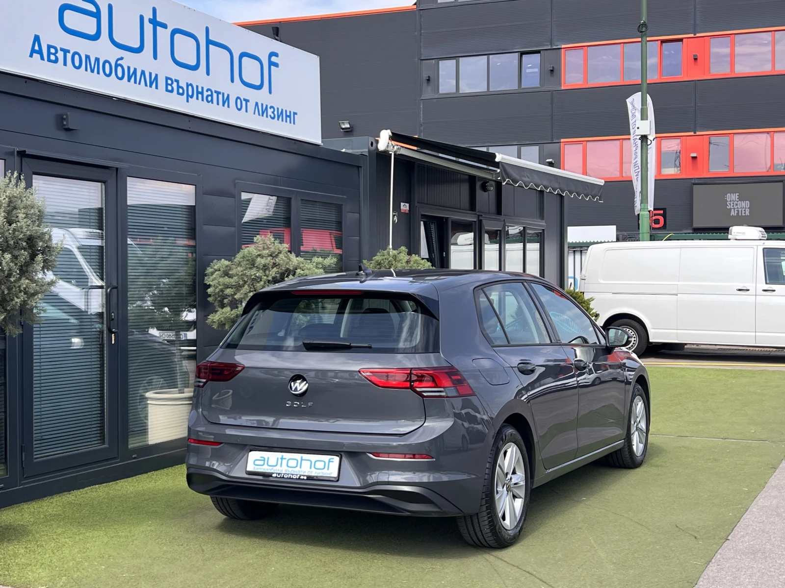VW Golf Life/1.5e-TSI/150k.c./6MT/Гаранция - изображение 4