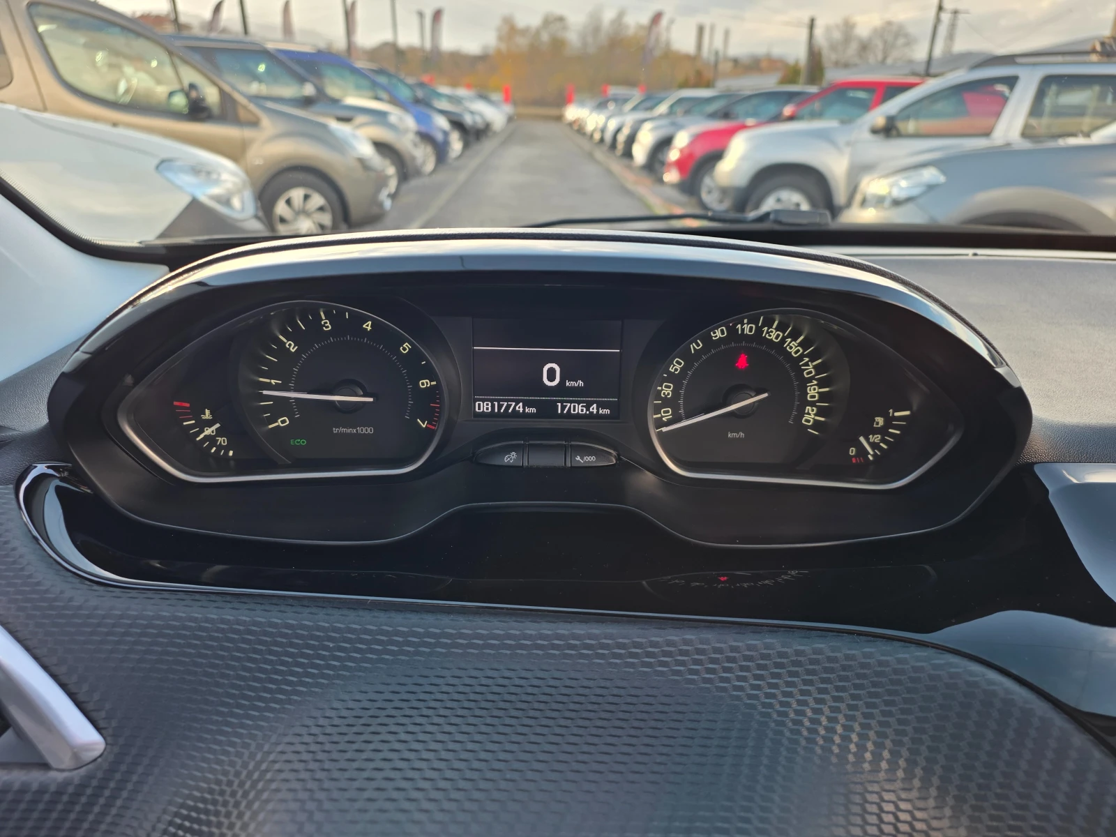 Peugeot 208 81774км 1.2I-110к.с EURO 6B-НАВИГАЦИЯ-ШВЕЙЦАРИЯ - изображение 9