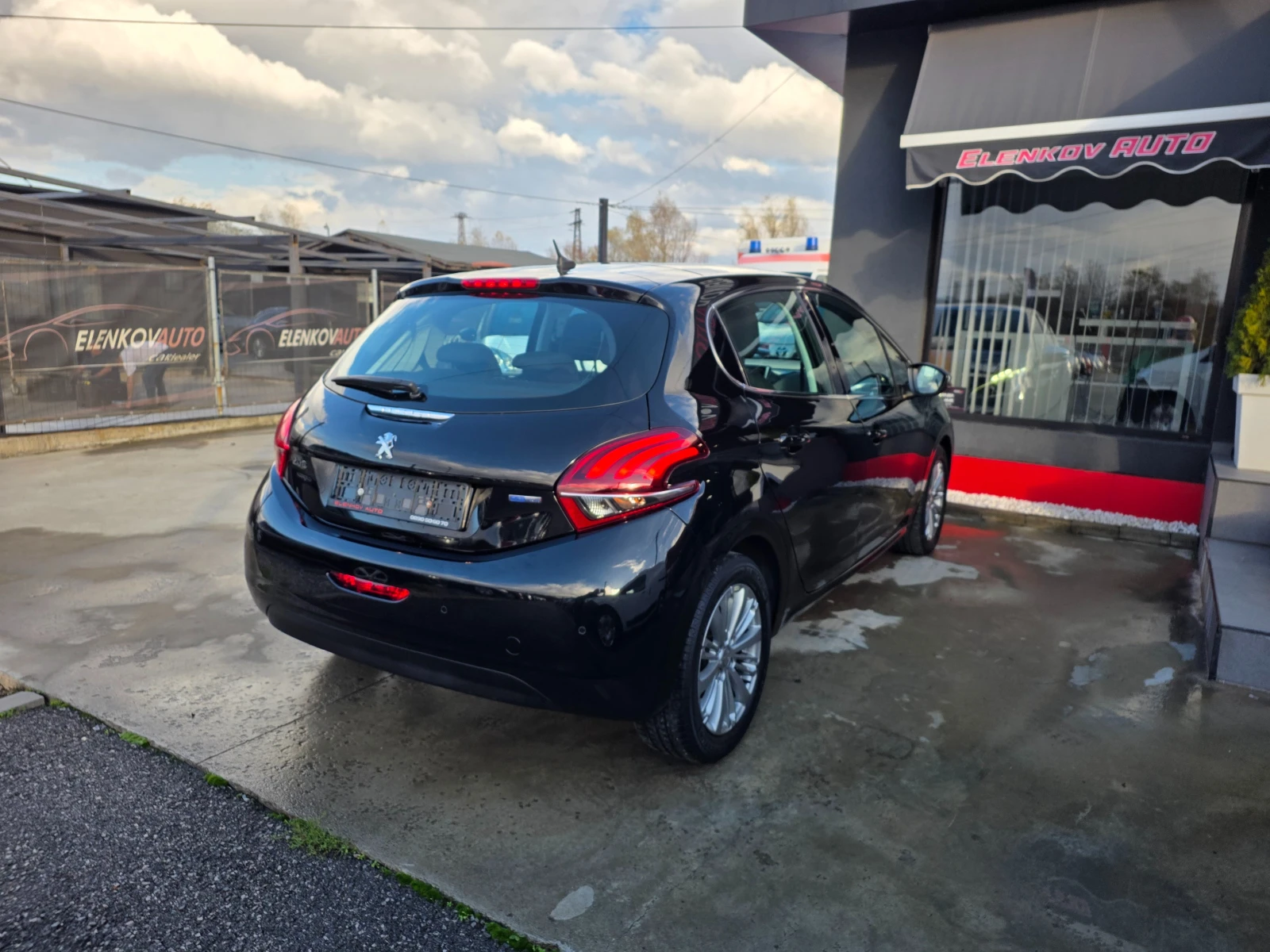 Peugeot 208 81774км 1.2I-110к.с EURO 6B-НАВИГАЦИЯ-ШВЕЙЦАРИЯ - изображение 6