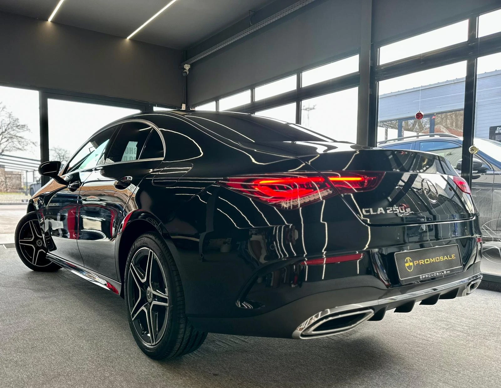 Mercedes-Benz CLA 250 е Coupe * AMG* Camera * Лизинг - изображение 4