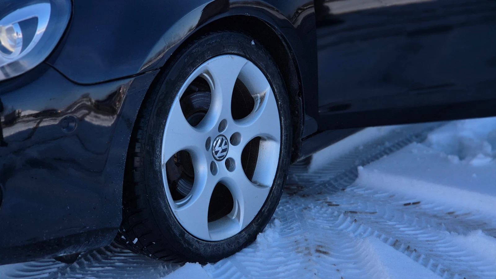 VW Golf 1.6 DSG6 Bi-xenon, снимка 13 - Автомобили и джипове - 53745522