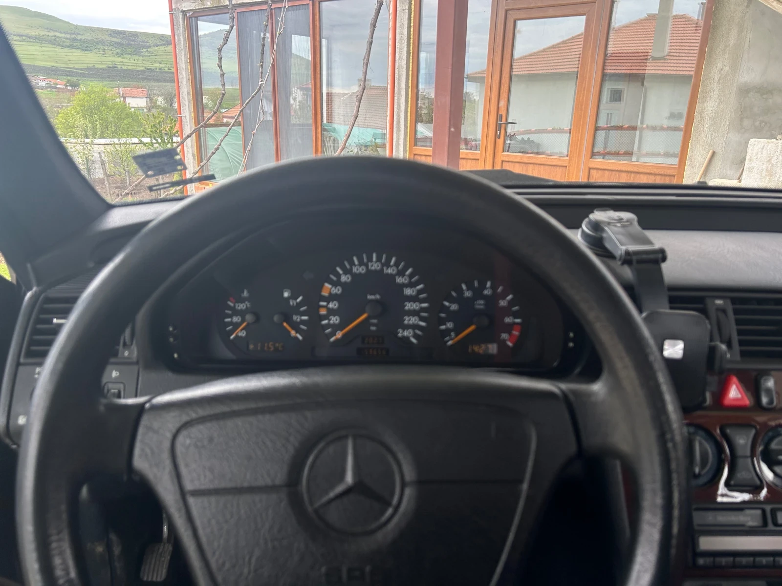Mercedes-Benz C 180, снимка 4 - Автомобили и джипове - 54419615