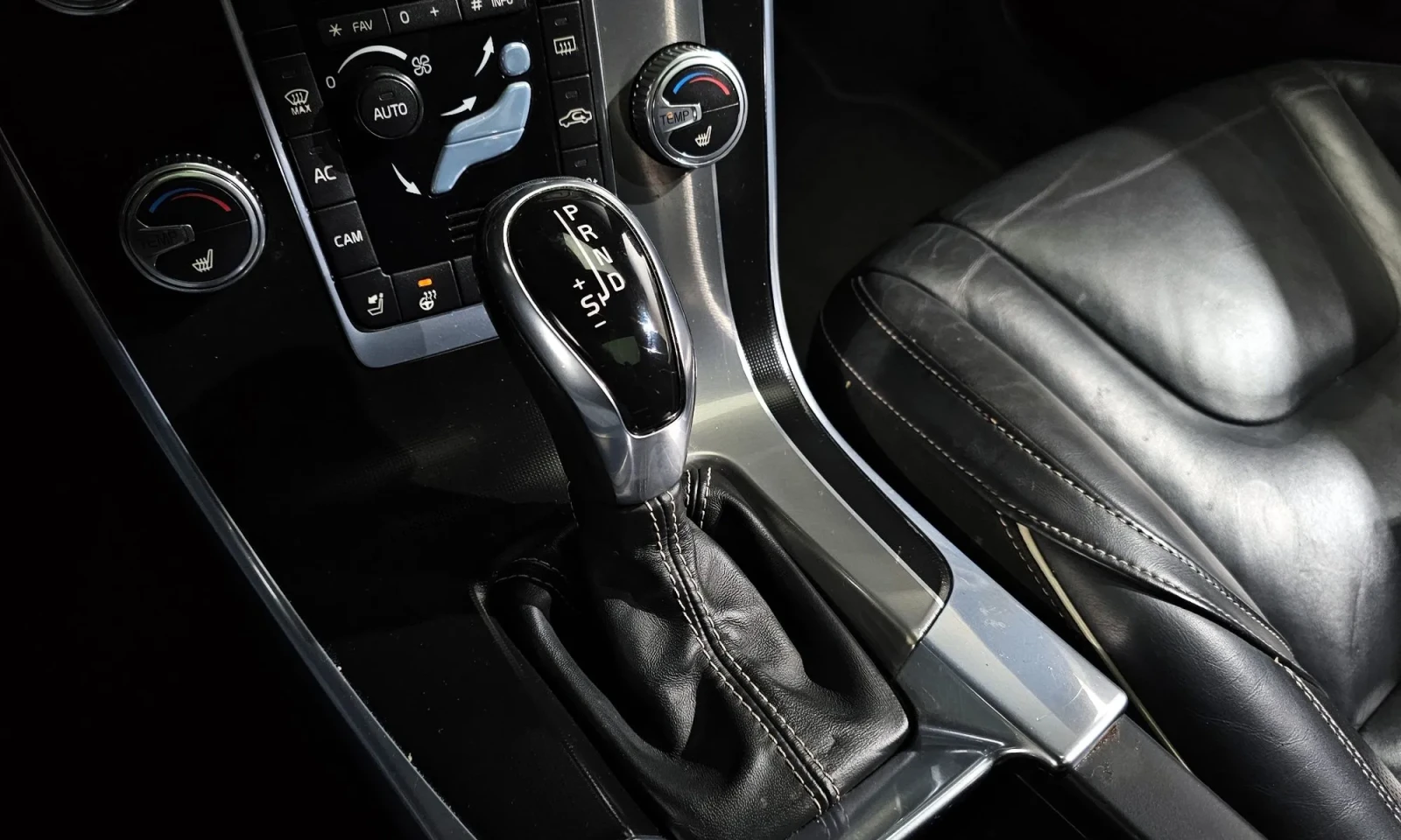 Volvo S60  T5 R-Design, снимка 13 - Автомобили и джипове - 54747419
