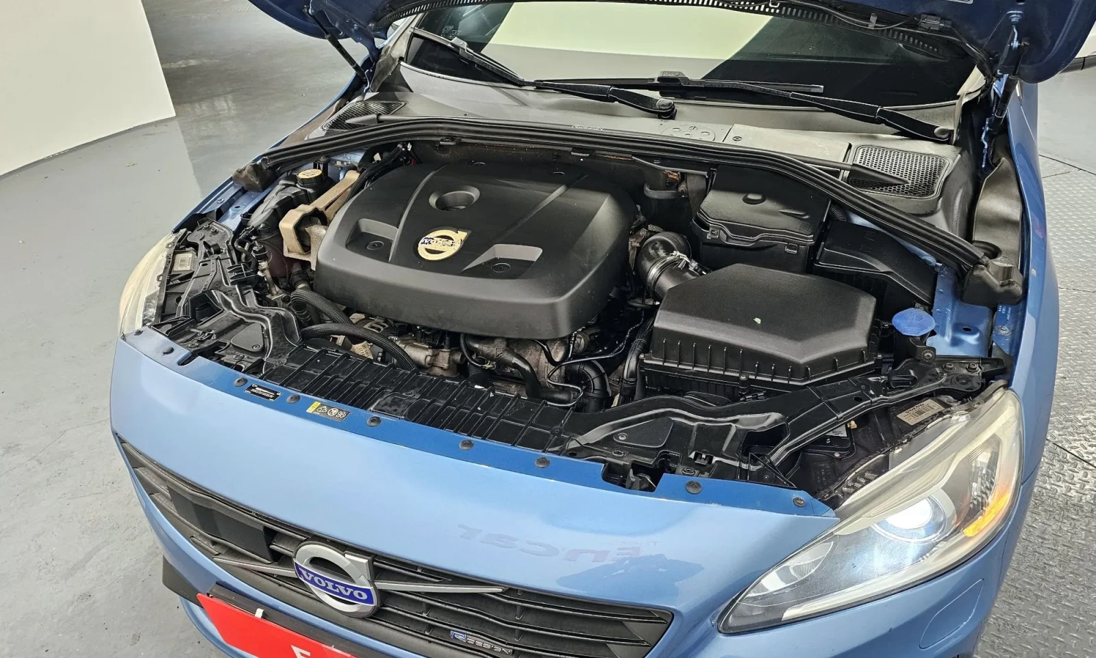 Volvo S60  T5 R-Design, снимка 3 - Автомобили и джипове - 54747419