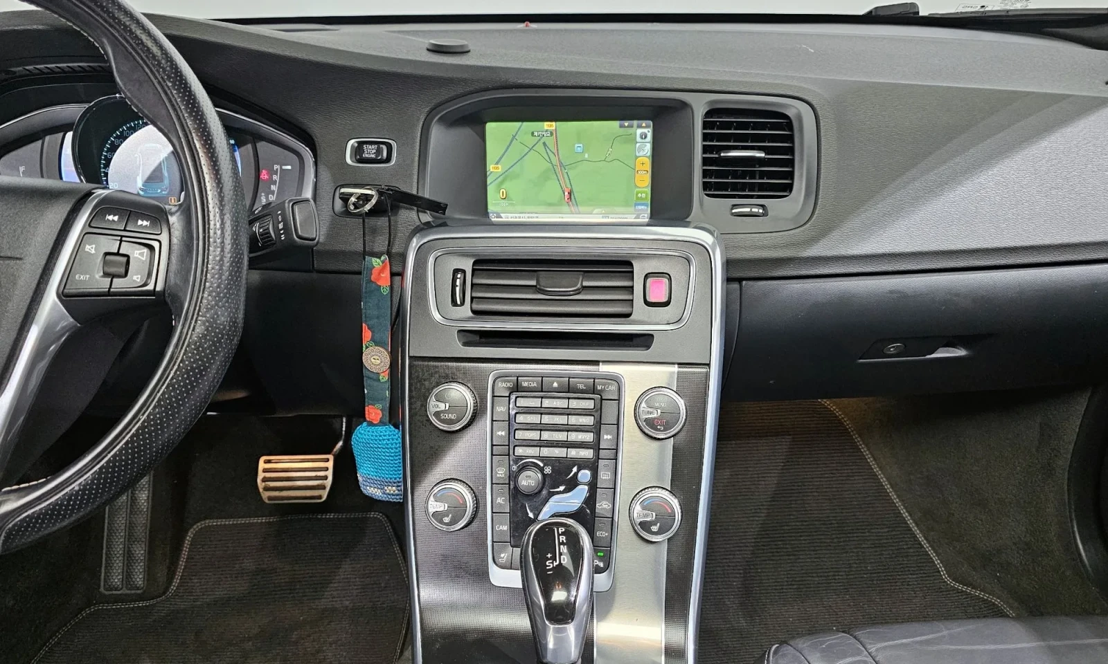Volvo S60  T5 R-Design, снимка 11 - Автомобили и джипове - 54747419
