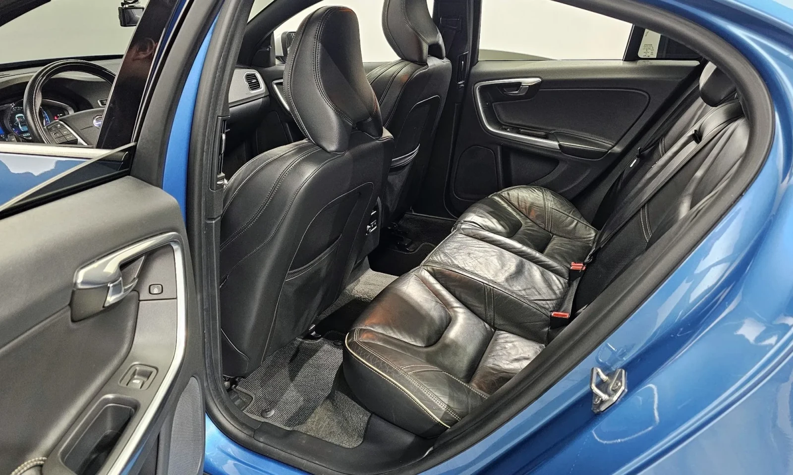 Volvo S60  T5 R-Design, снимка 15 - Автомобили и джипове - 54747419
