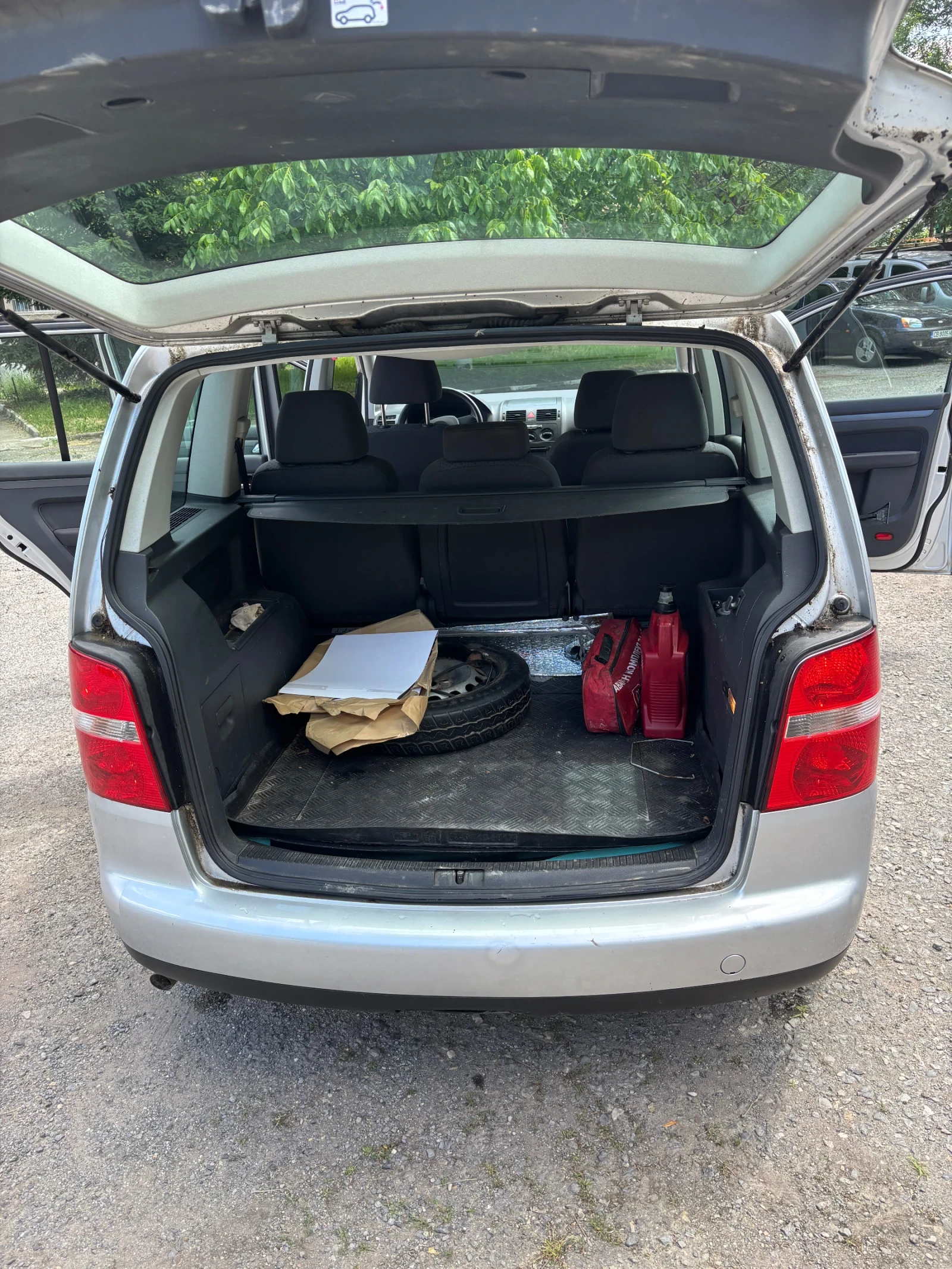 VW Touran Газ/Метан , снимка 10 - Автомобили и джипове - 54915444