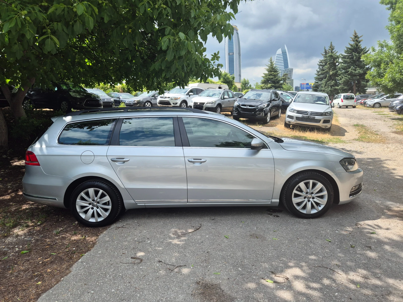 VW Passat 2.0TDI БЕЗ РЪЖДИ И ЗАБЕЛЕЖКИ , снимка 4 - Автомобили и джипове - 55034735