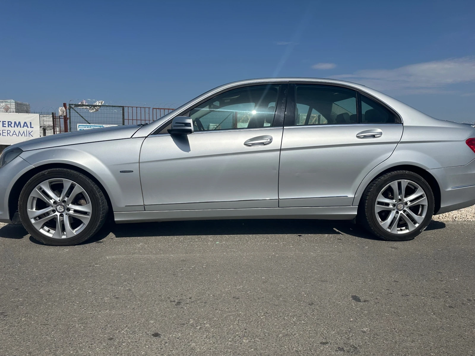 Mercedes-Benz C 220 Avangarde, снимка 3 - Автомобили и джипове - 55877420