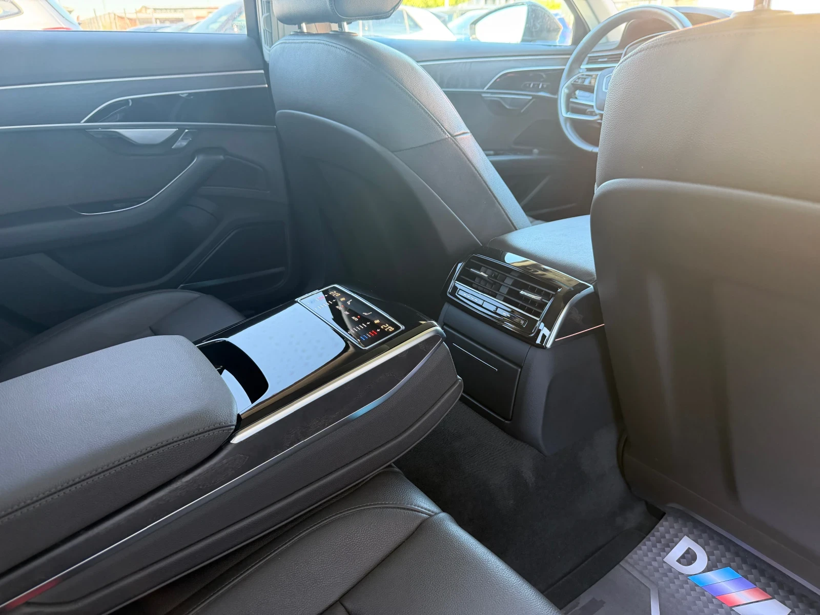 Audi A8 Уникат-104000км, снимка 14 - Автомобили и джипове - 55981245