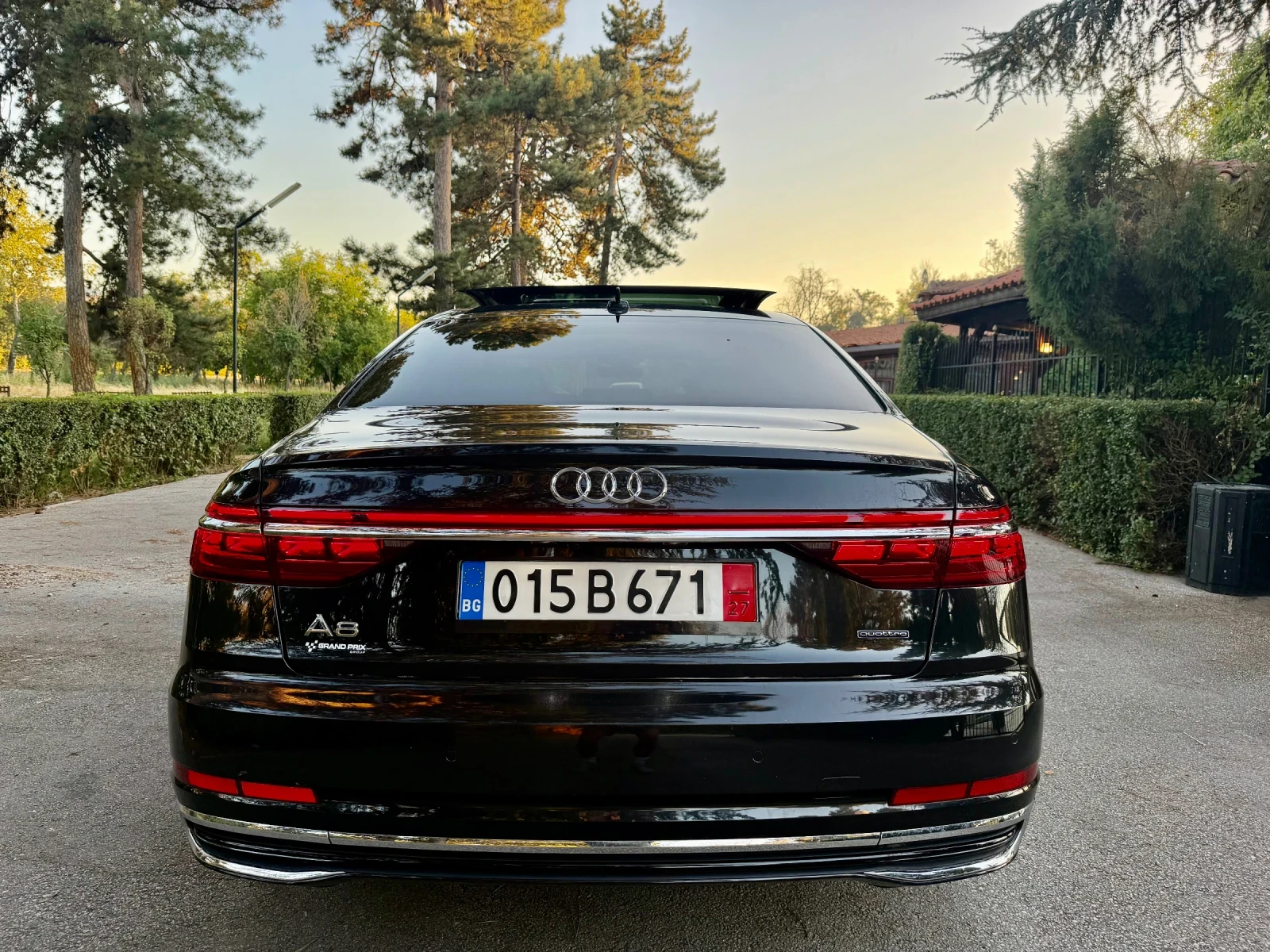 Audi A8 Уникат-104000км, снимка 4 - Автомобили и джипове - 55981245