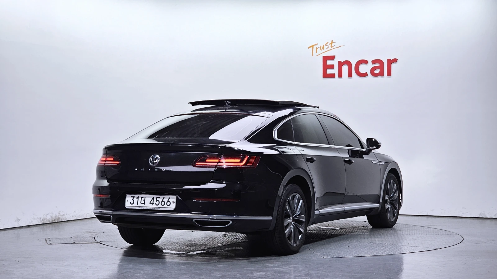 VW Arteon 2.0 TDI* BLIND SPOT* МАСАЖ* ЛЮК* КРАЙНА ЦЕНА, снимка 2 - Автомобили и джипове - 55983910