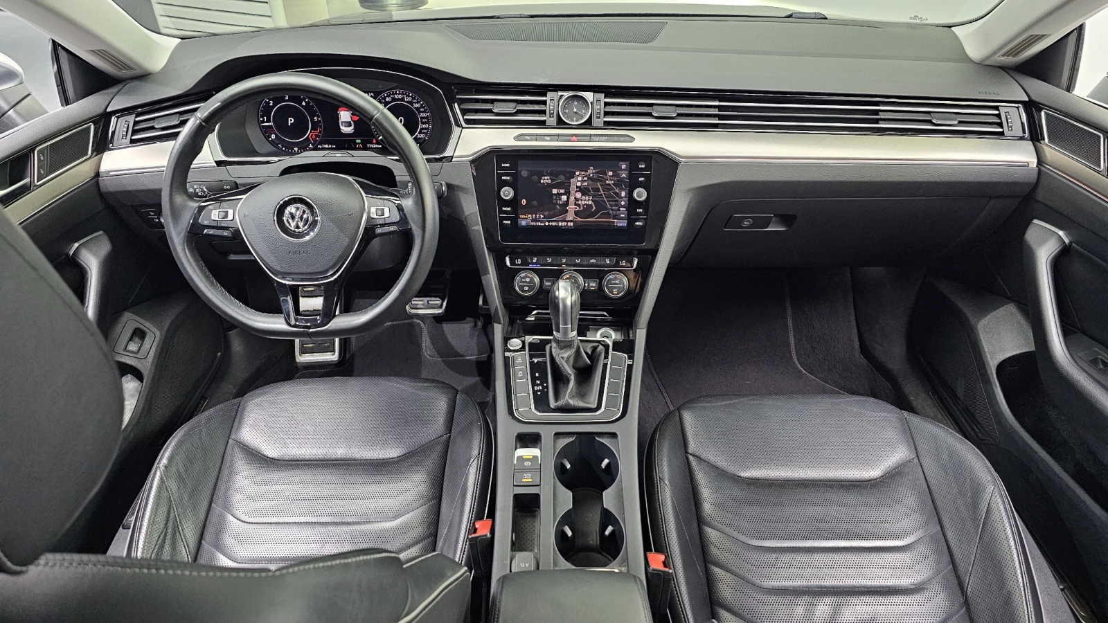 VW Arteon 2.0 TDI* BLIND SPOT* МАСАЖ* ЛЮК* КРАЙНА ЦЕНА, снимка 7 - Автомобили и джипове - 55983910