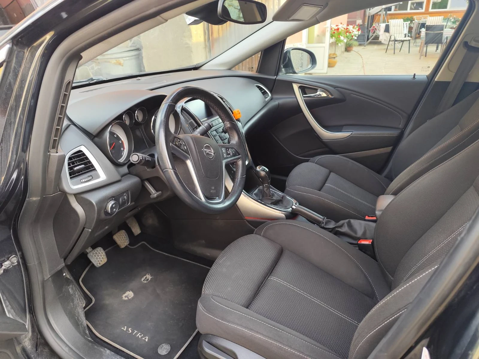 Opel Astra J 1.6 CTdi Sport tourer, снимка 9 - Автомобили и джипове - 56034631