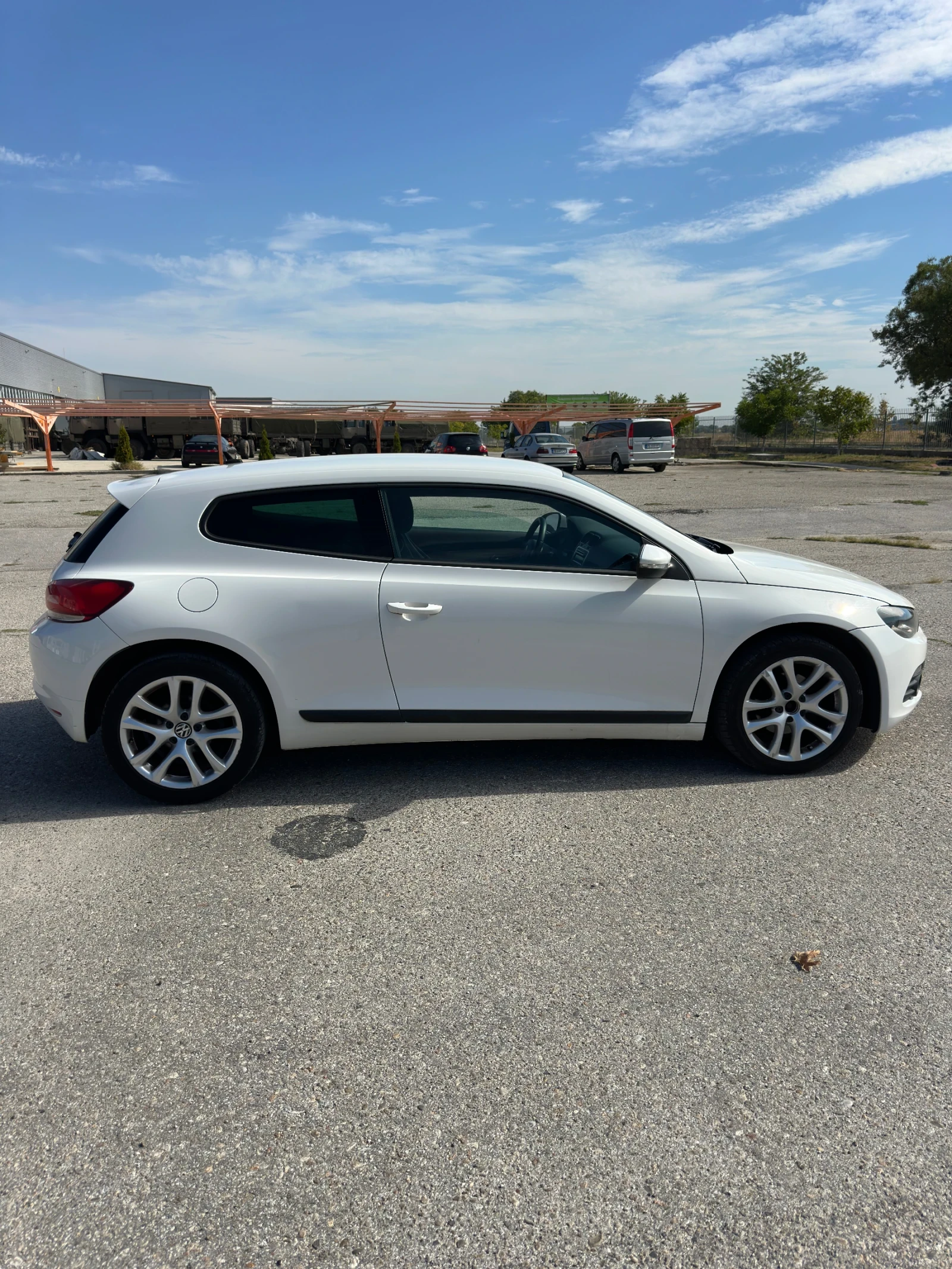 VW Scirocco 2.0 tdi, снимка 5 - Автомобили и джипове - 56137726