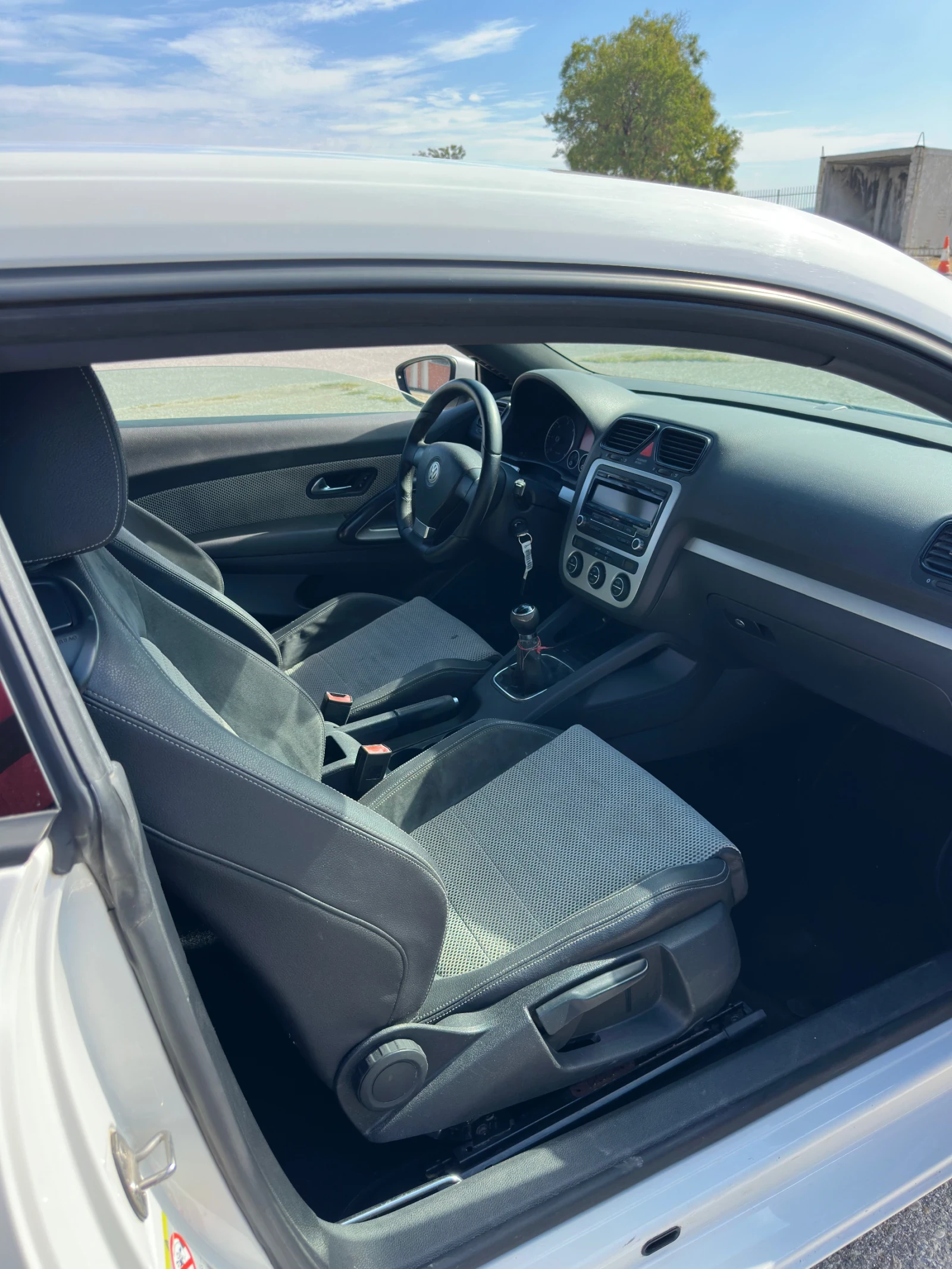 VW Scirocco 2.0 tdi, снимка 2 - Автомобили и джипове - 56137726