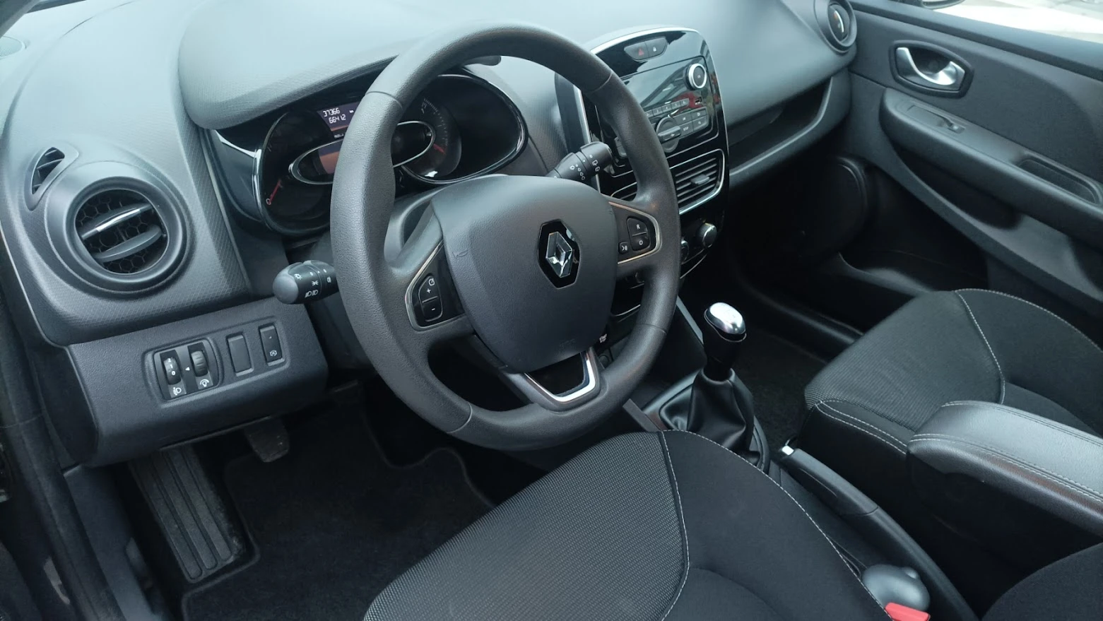 Renault Clio  1.5 DCI, снимка 2 - Автомобили и джипове - 56564076
