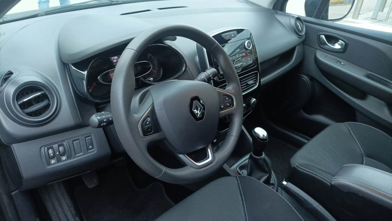Renault Clio  1.5 DCI, снимка 8 - Автомобили и джипове - 56564076