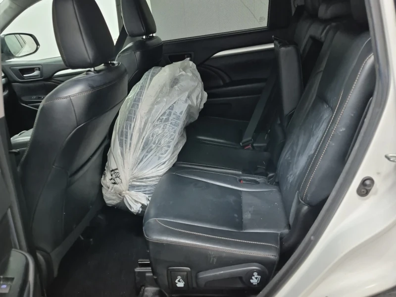 Toyota Highlander Hybrid XLE * * Черен Салон * * Carfax * * Carfax *, снимка 11 - Автомобили и джипове - 53436304