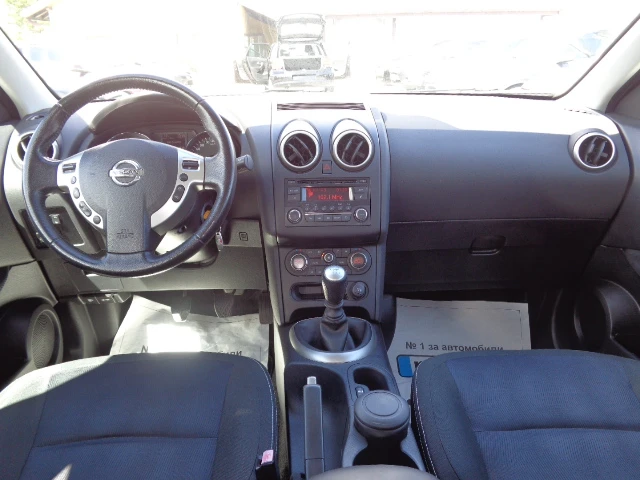 Nissan Qashqai 1.5 dCI, снимка 12 - Автомобили и джипове - 47238577